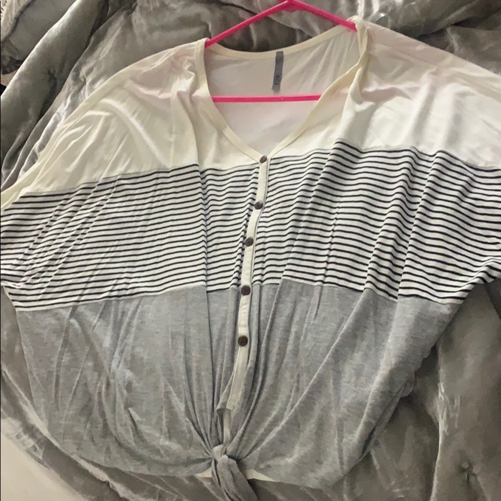 Buttoned Striped Basic Tee w/Tying Knot